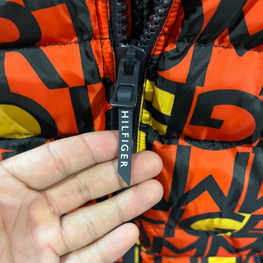 Warm and stylish Tommy Hilfiger All Over Print Motif Jacket - Picture 6 of 6